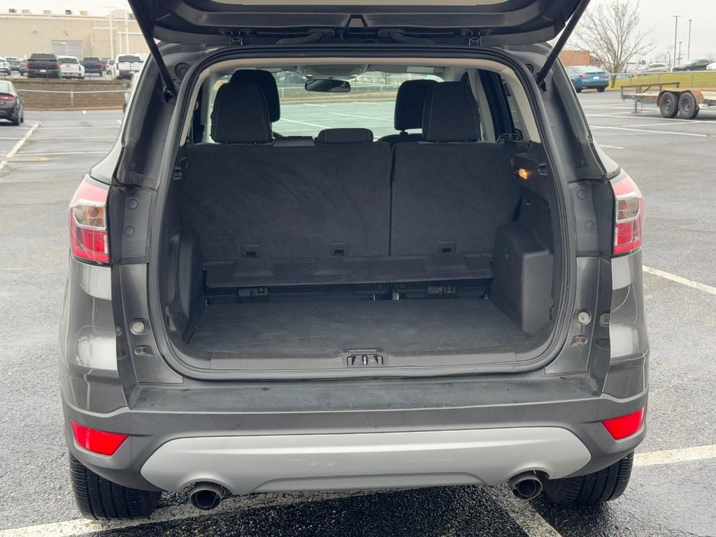 Ford Escape Vehicle Full-screen Gallery Image 04