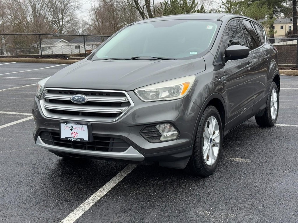 Ford Escape Vehicle Full-screen Gallery Image 08