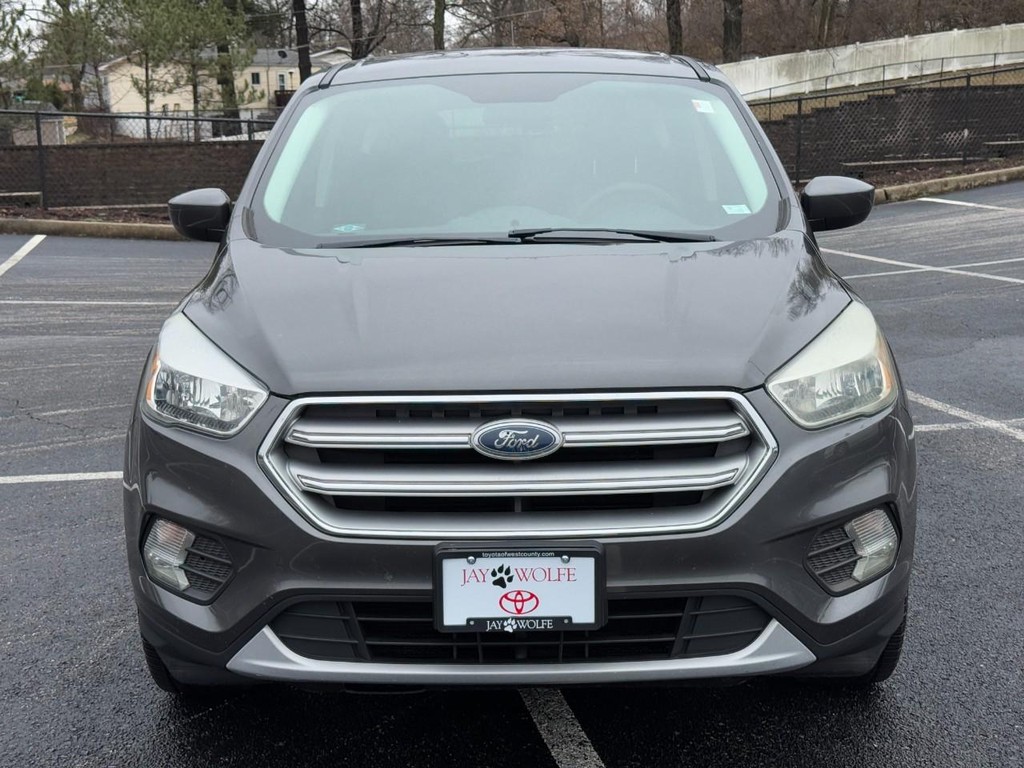 Ford Escape Vehicle Full-screen Gallery Image 09