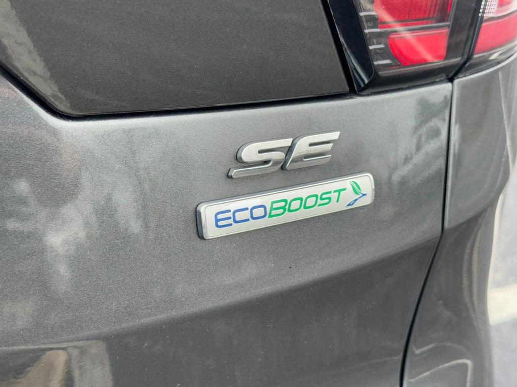 Ford Escape Vehicle Full-screen Gallery Image 10