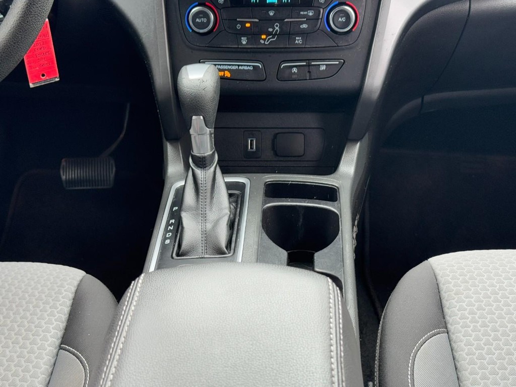 Ford Escape Vehicle Full-screen Gallery Image 15