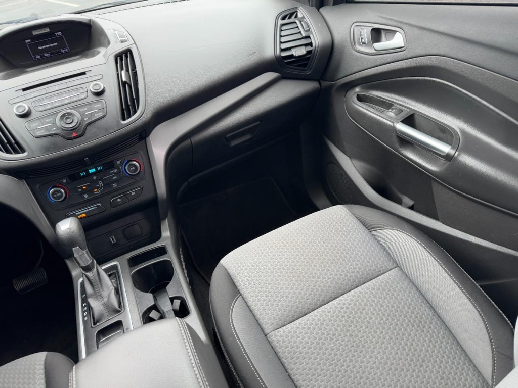 Ford Escape Vehicle Full-screen Gallery Image 16