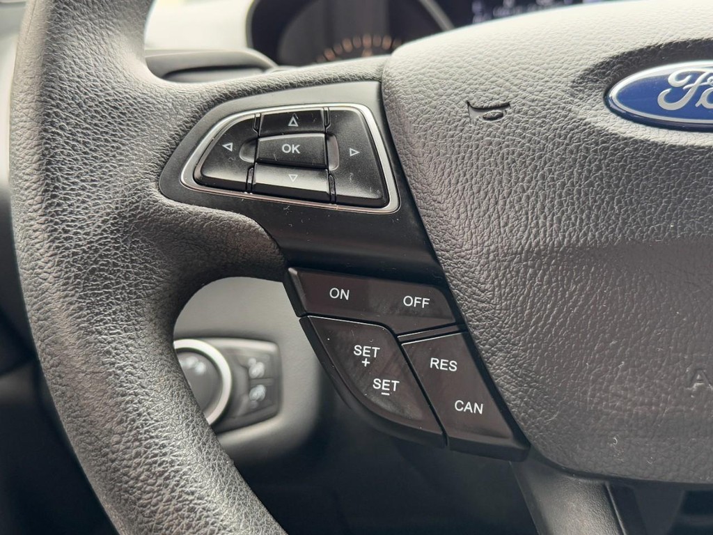 Ford Escape Vehicle Full-screen Gallery Image 17