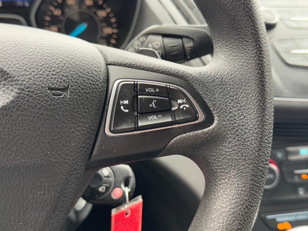 Ford Escape Vehicle Full-screen Gallery Image 18