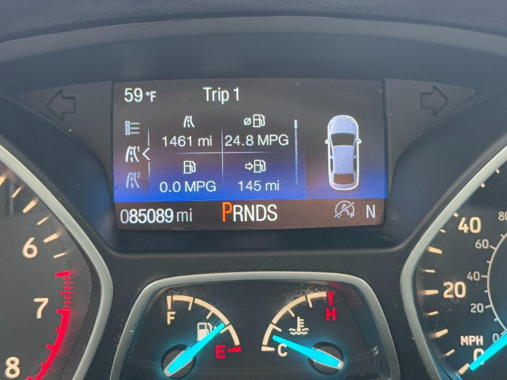 Ford Escape Vehicle Full-screen Gallery Image 19