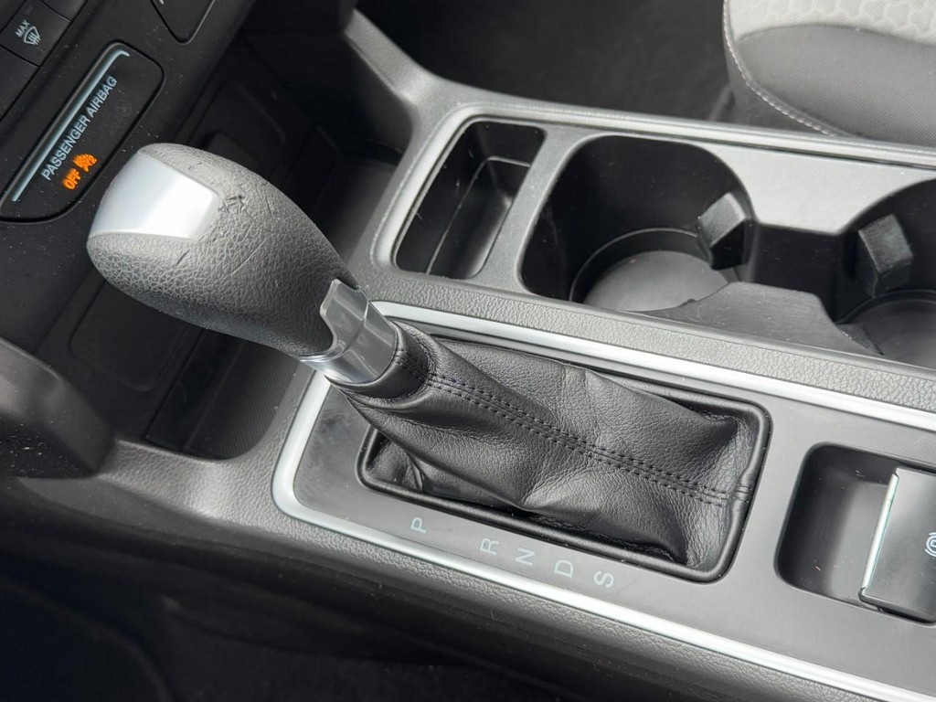 Ford Escape Vehicle Full-screen Gallery Image 20