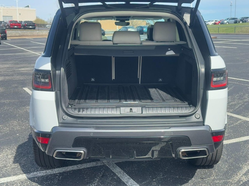 Land Rover Range Rover Sport Vehicle Full-screen Gallery Image 05