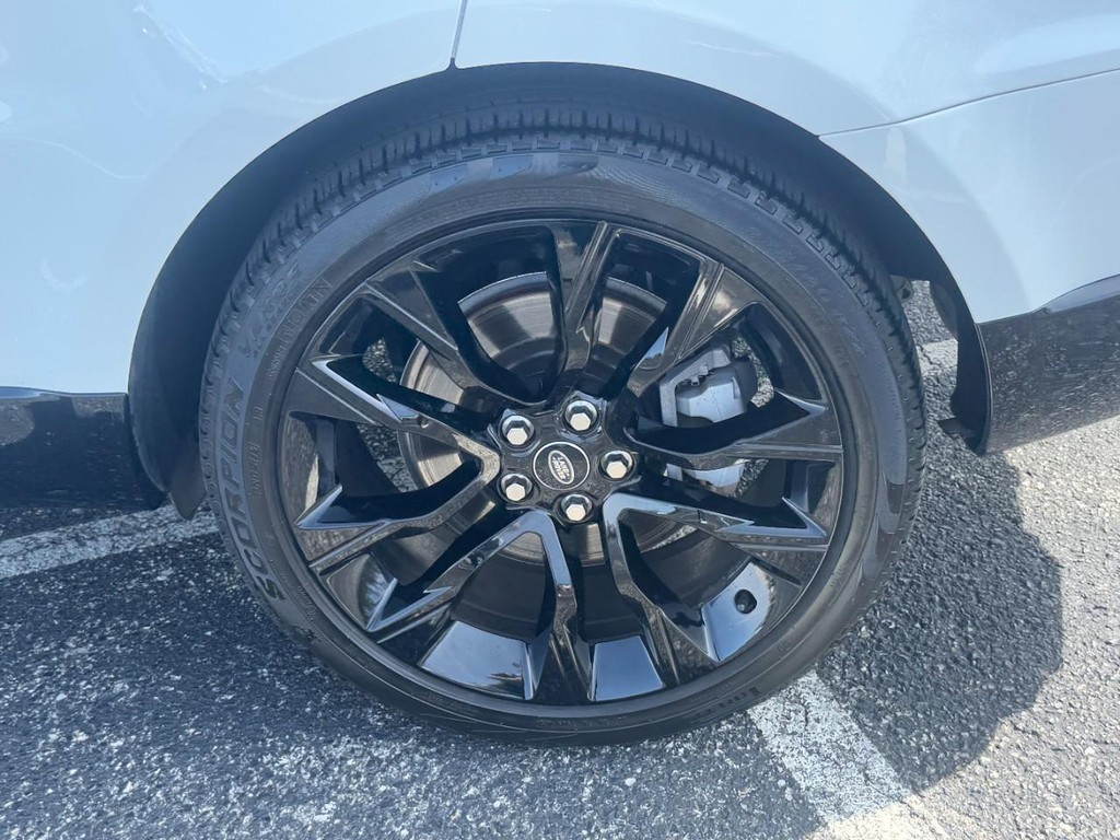 Land Rover Range Rover Sport Vehicle Full-screen Gallery Image 08