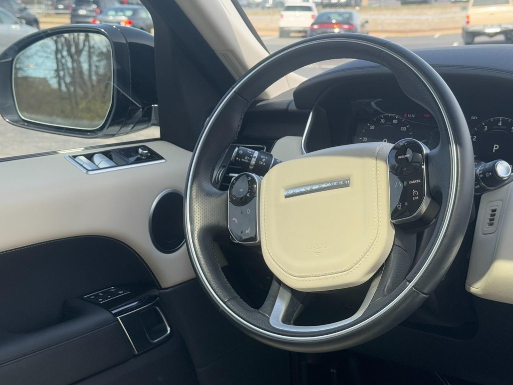 Land Rover Range Rover Sport Vehicle Full-screen Gallery Image 13