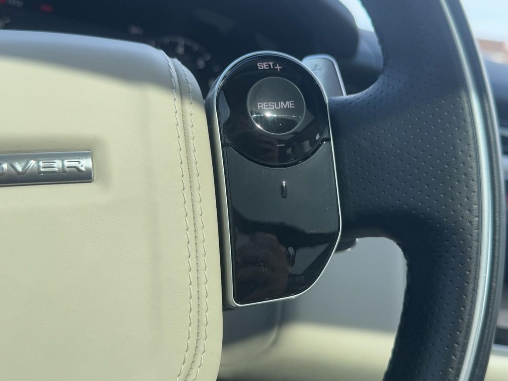 Land Rover Range Rover Sport Vehicle Full-screen Gallery Image 19