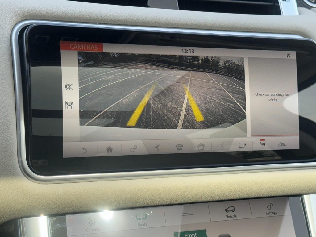 Land Rover Range Rover Sport Vehicle Full-screen Gallery Image 22