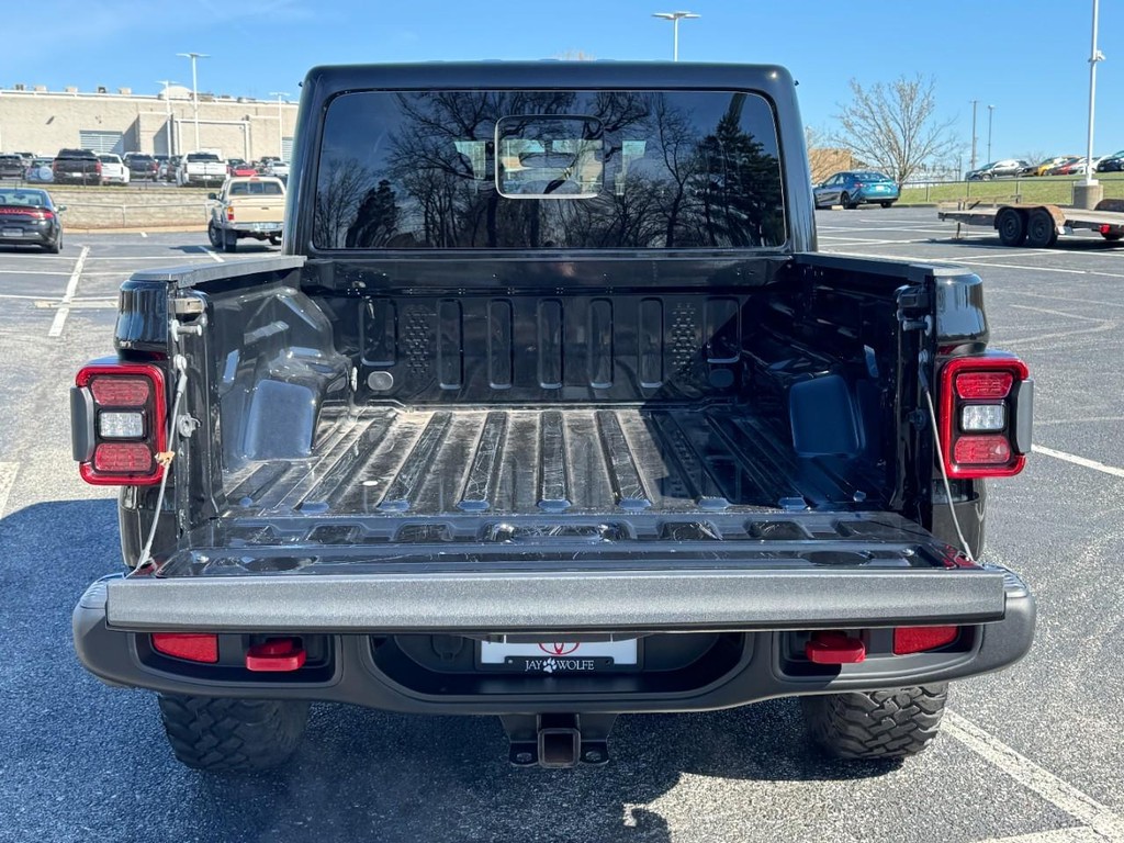 Jeep Gladiator Vehicle Full-screen Gallery Image 04