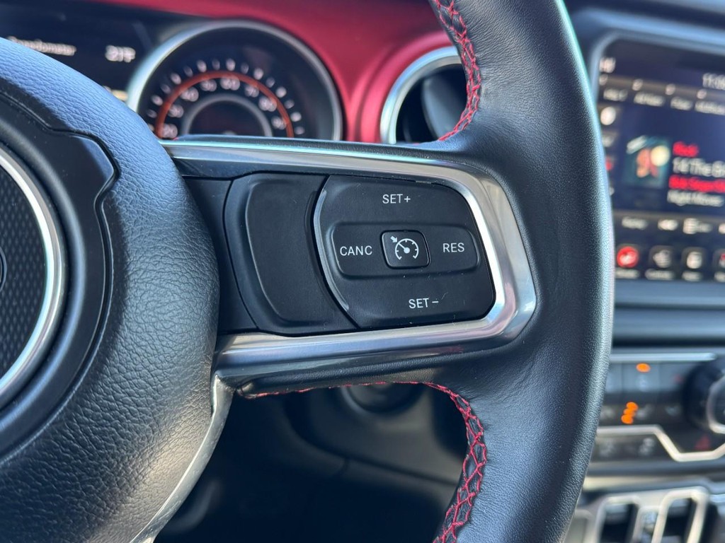 Jeep Gladiator Vehicle Full-screen Gallery Image 17