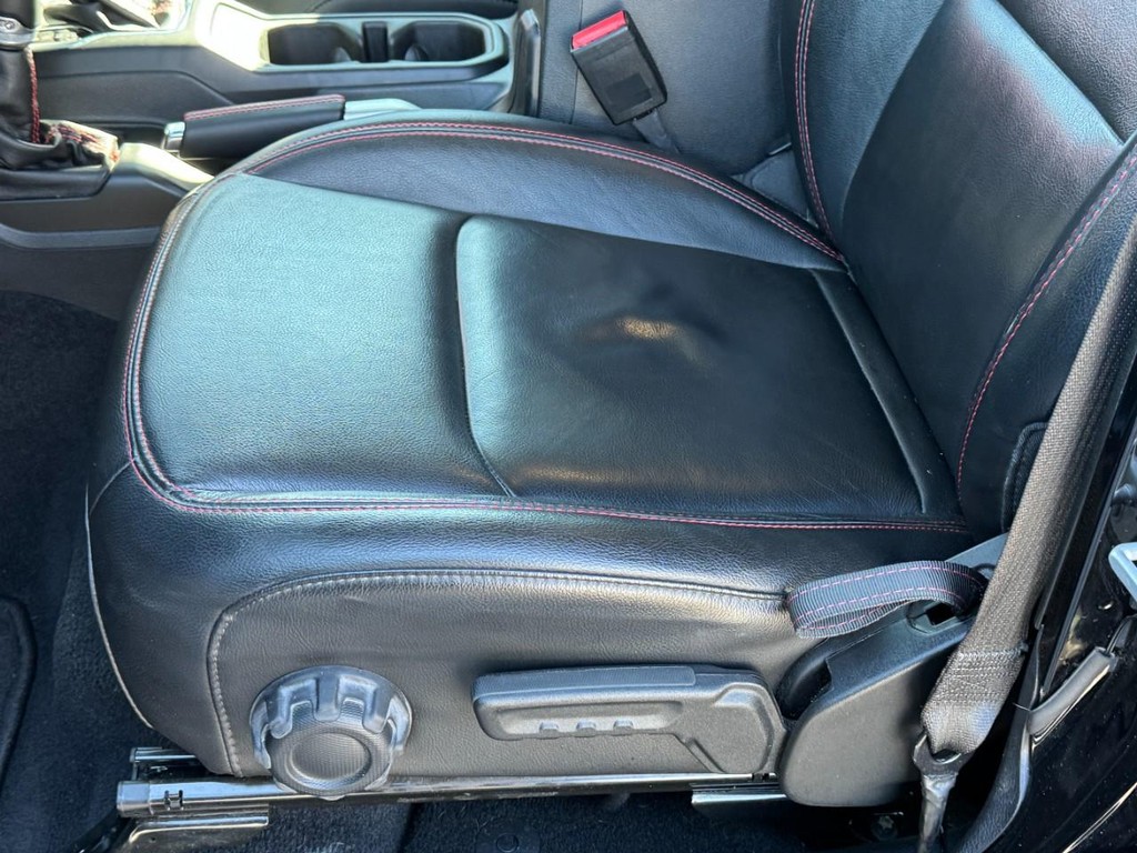 Jeep Gladiator Vehicle Full-screen Gallery Image 24