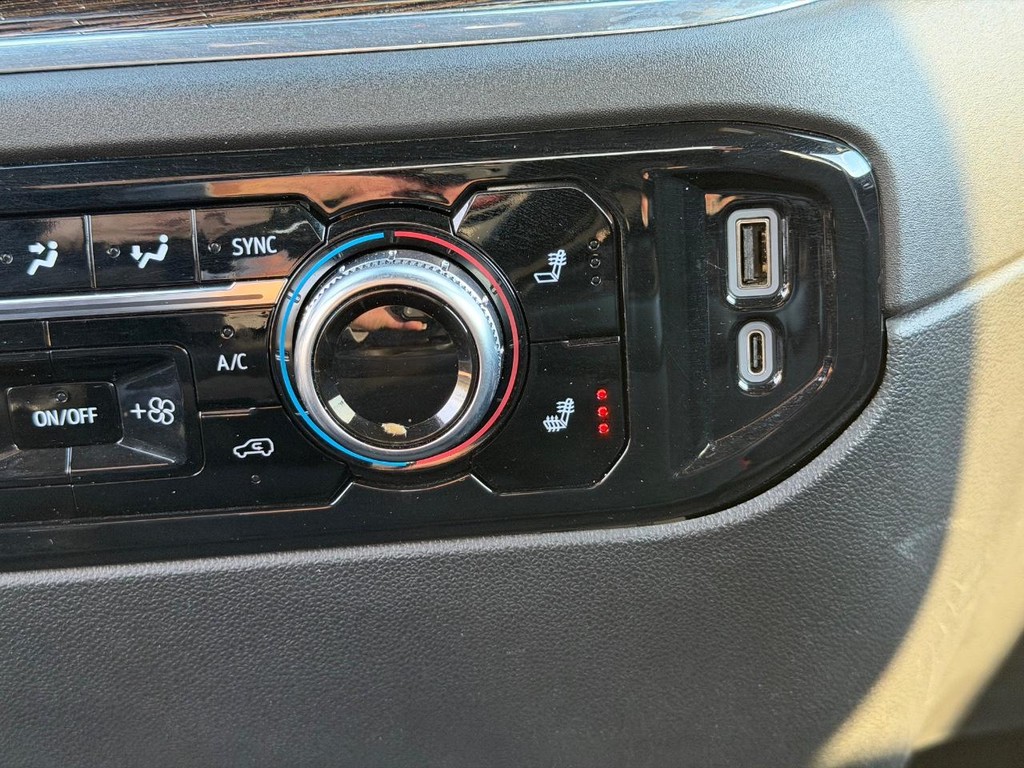 GMC Sierra 1500 Vehicle Full-screen Gallery Image 23