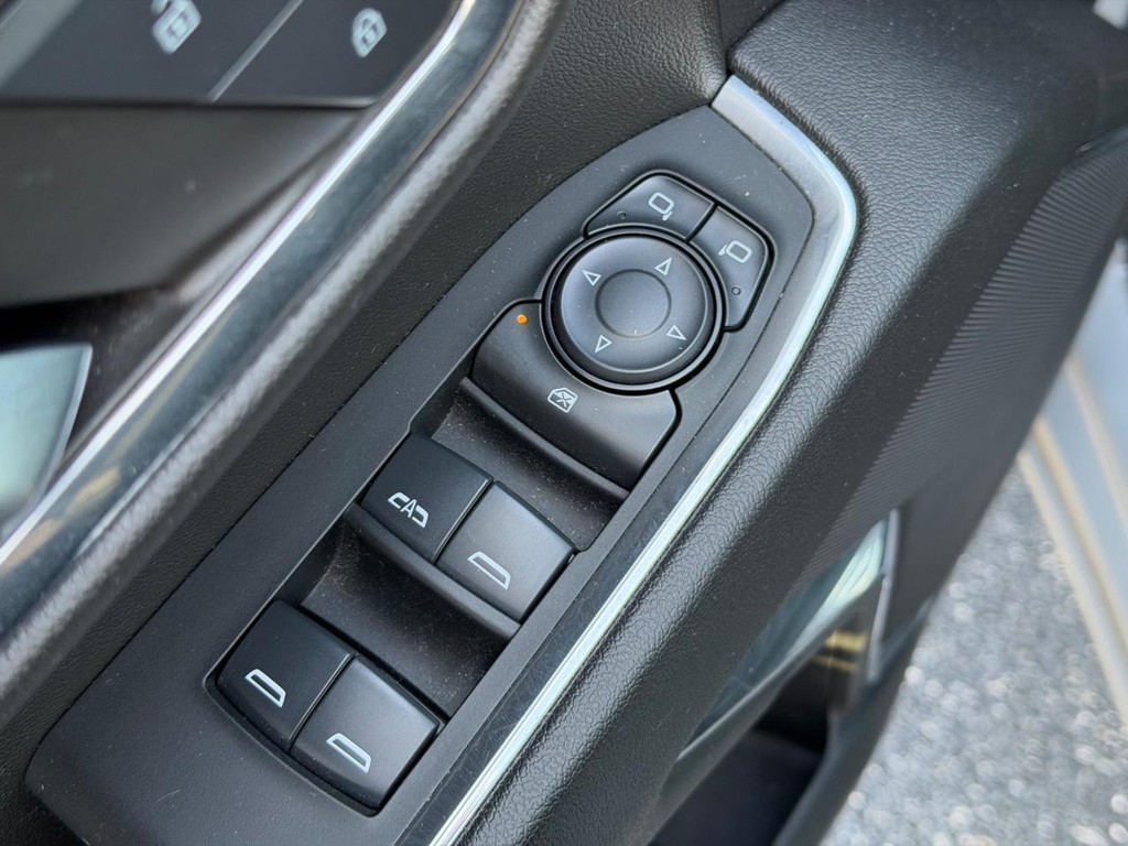 GMC Sierra 1500 Vehicle Full-screen Gallery Image 24