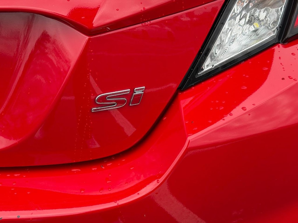 Honda Civic Si Coupe Vehicle Full-screen Gallery Image 06