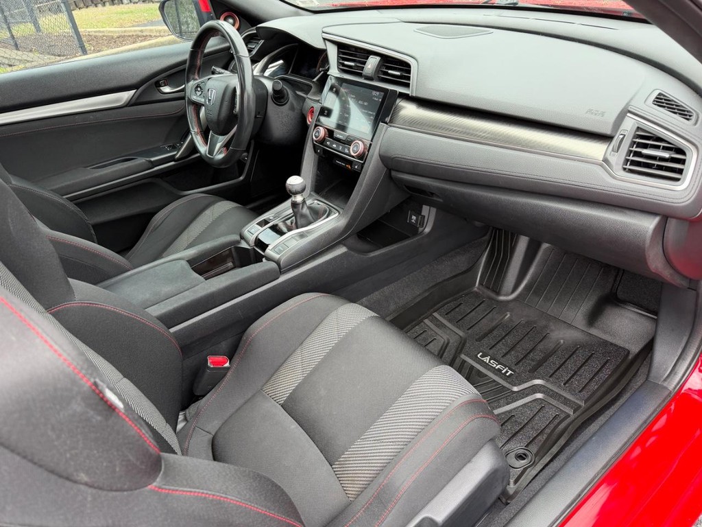 Honda Civic Si Coupe Vehicle Full-screen Gallery Image 12