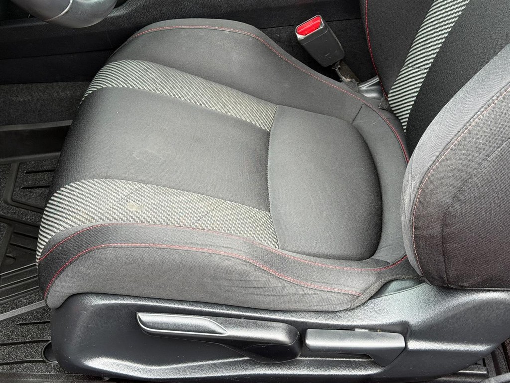 Honda Civic Si Coupe Vehicle Full-screen Gallery Image 25