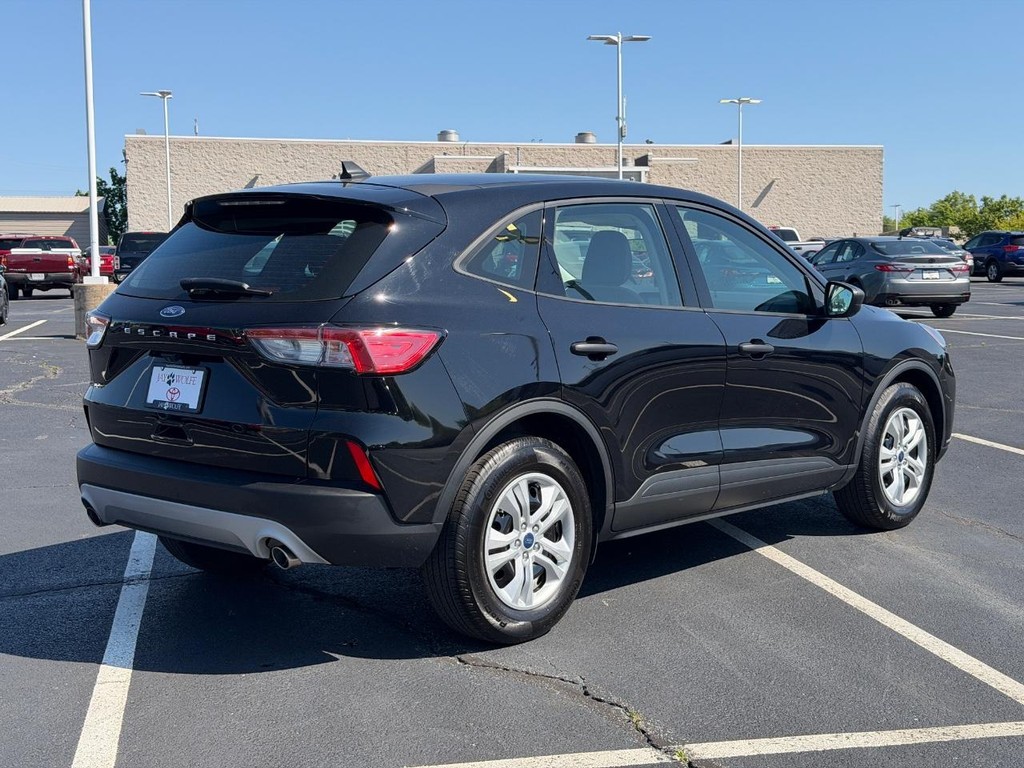 Ford Escape Vehicle Full-screen Gallery Image 06
