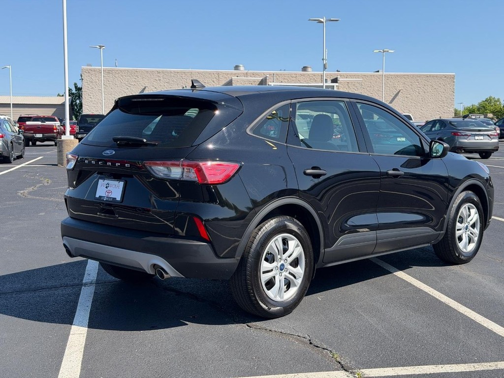 Ford Escape Vehicle Full-screen Gallery Image 07