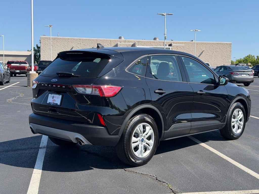 Ford Escape Vehicle Full-screen Gallery Image 08