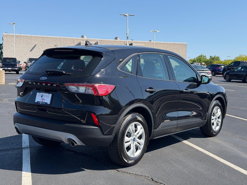 Ford Escape Vehicle Full-screen Gallery Image 09