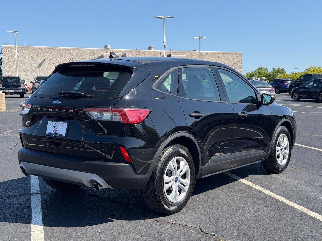 Ford Escape Vehicle Full-screen Gallery Image 10