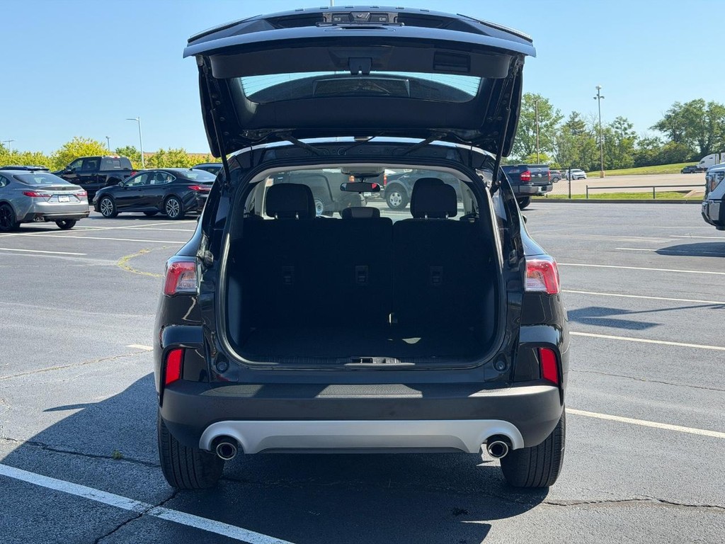 Ford Escape Vehicle Full-screen Gallery Image 11