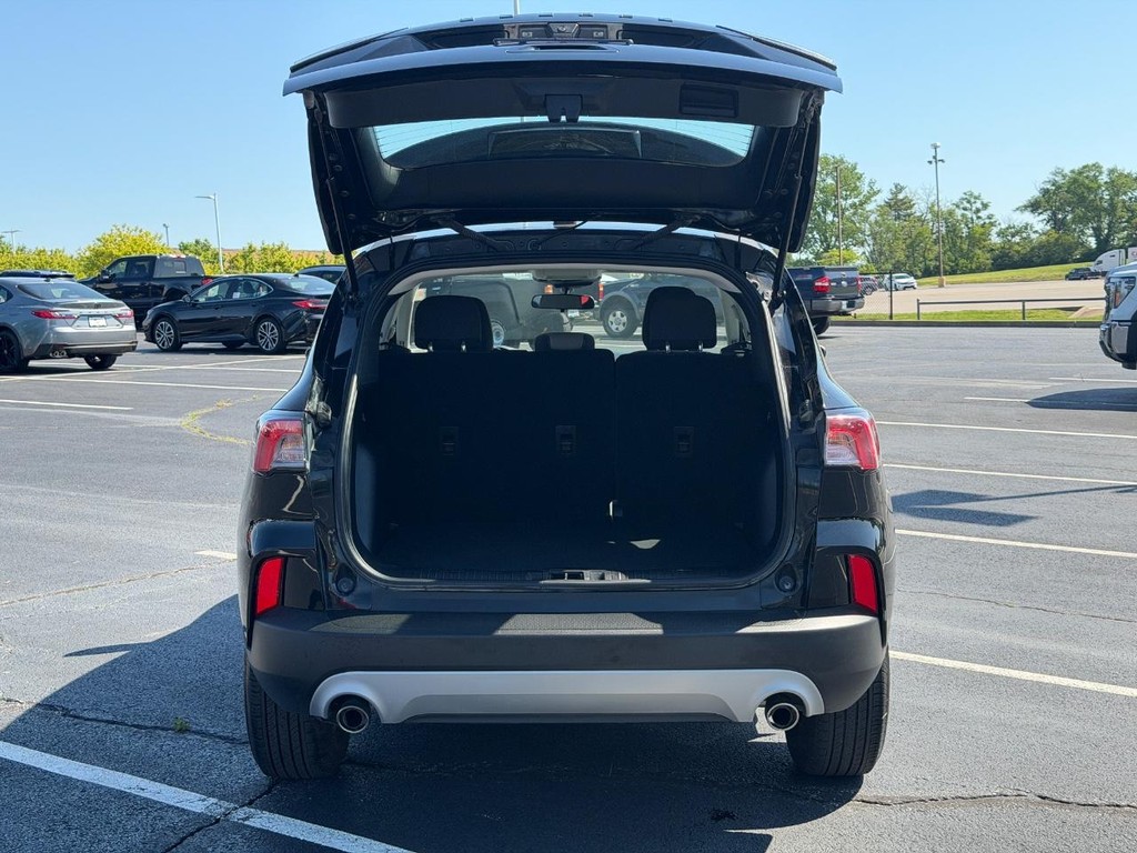 Ford Escape Vehicle Full-screen Gallery Image 12