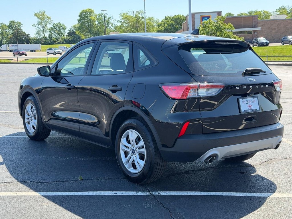 Ford Escape Vehicle Full-screen Gallery Image 15
