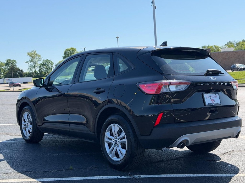 Ford Escape Vehicle Full-screen Gallery Image 18