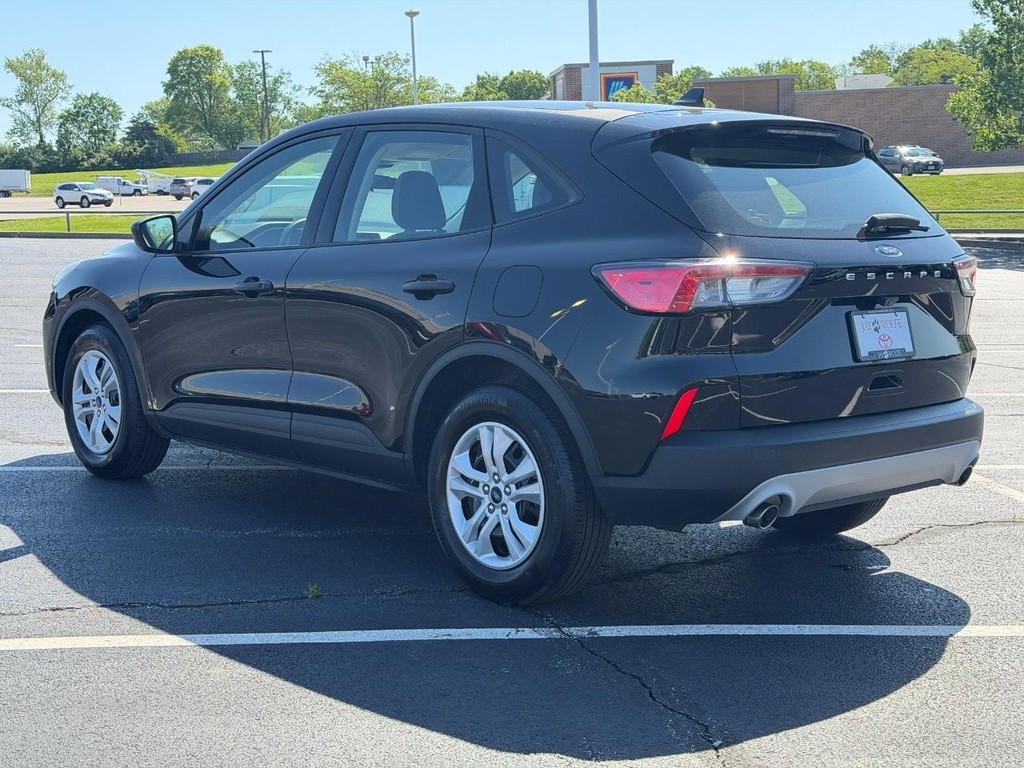 Ford Escape Vehicle Full-screen Gallery Image 19