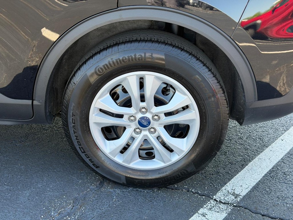 Ford Escape Vehicle Full-screen Gallery Image 21
