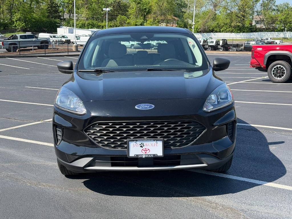 Ford Escape Vehicle Full-screen Gallery Image 24