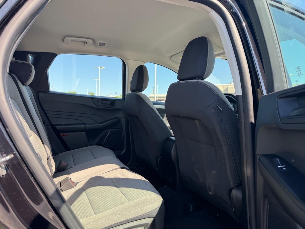 Ford Escape Vehicle Full-screen Gallery Image 26