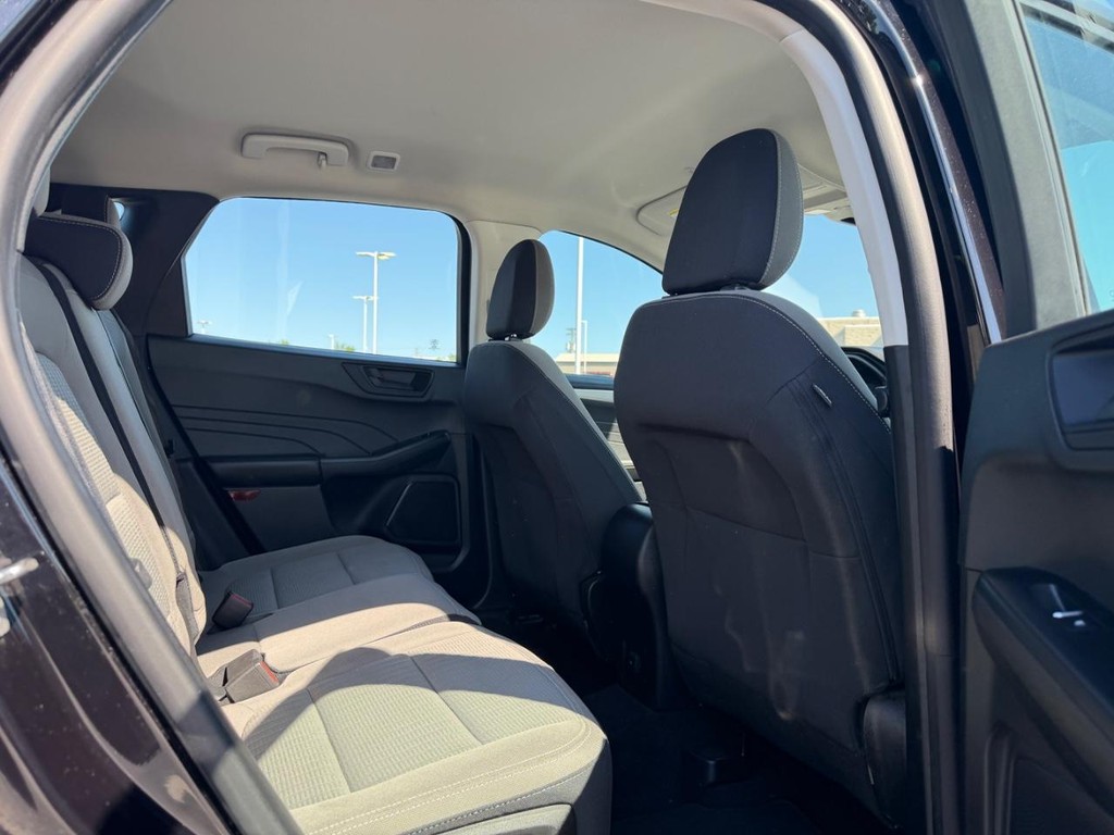 Ford Escape Vehicle Full-screen Gallery Image 27