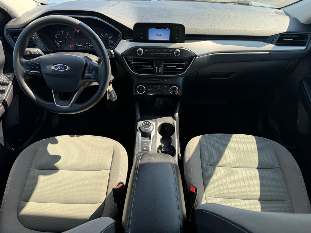 Ford Escape Vehicle Full-screen Gallery Image 28