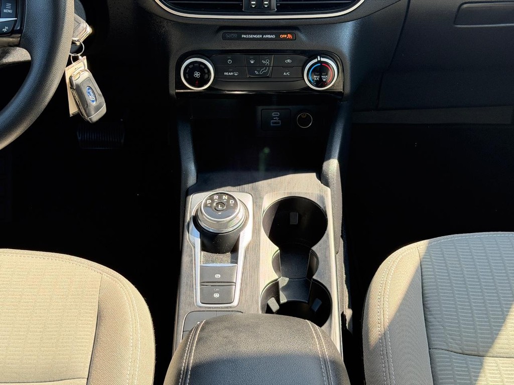 Ford Escape Vehicle Full-screen Gallery Image 31