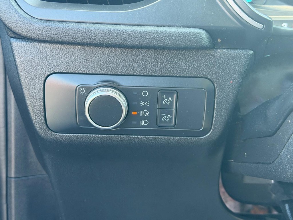 Ford Escape Vehicle Full-screen Gallery Image 35