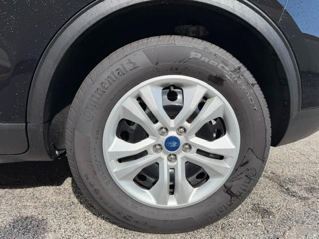 Ford Escape Vehicle Full-screen Gallery Image 04