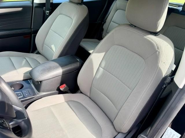 Ford Escape Vehicle Full-screen Gallery Image 07