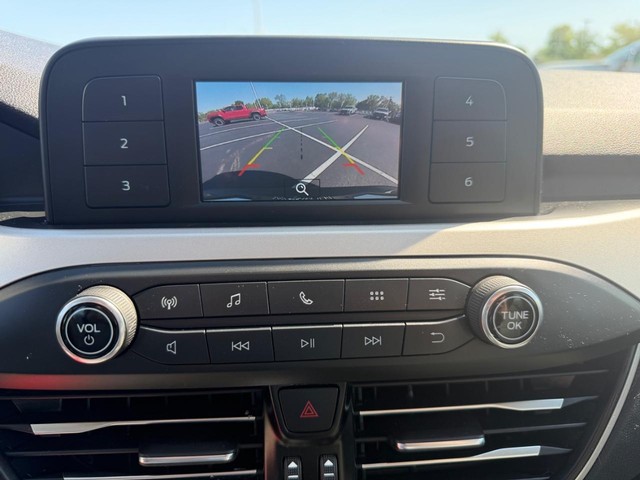 Ford Escape Vehicle Full-screen Gallery Image 16