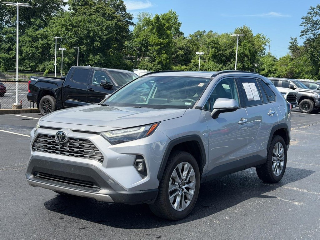 Toyota RAV4 Vehicle Full-screen Gallery Image 08