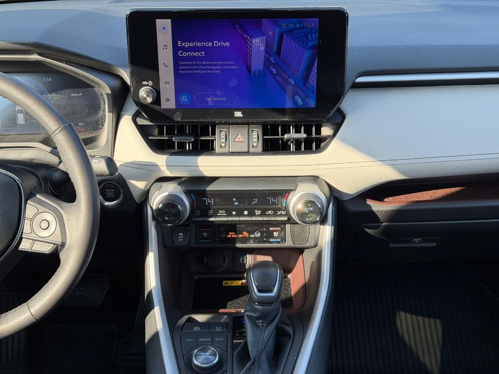 Toyota RAV4 Vehicle Full-screen Gallery Image 13