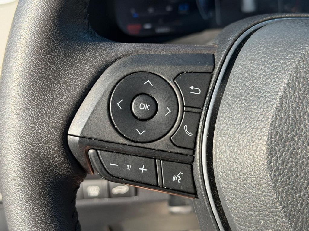 Toyota RAV4 Vehicle Full-screen Gallery Image 18