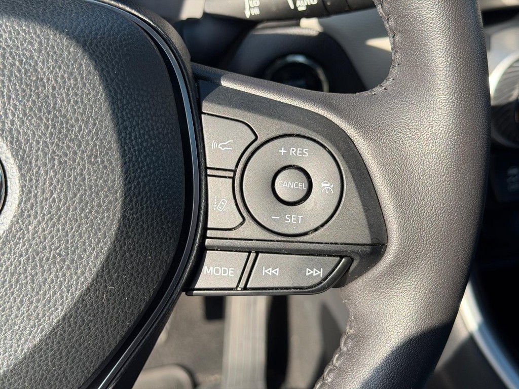 Toyota RAV4 Vehicle Full-screen Gallery Image 19