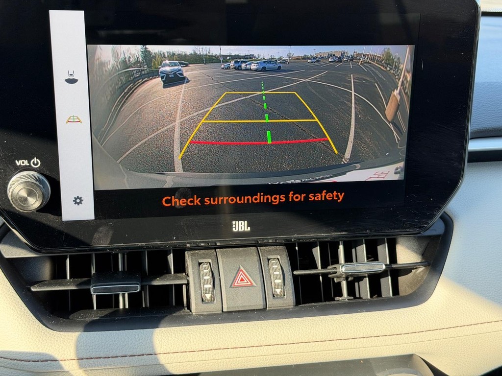 Toyota RAV4 Vehicle Full-screen Gallery Image 22