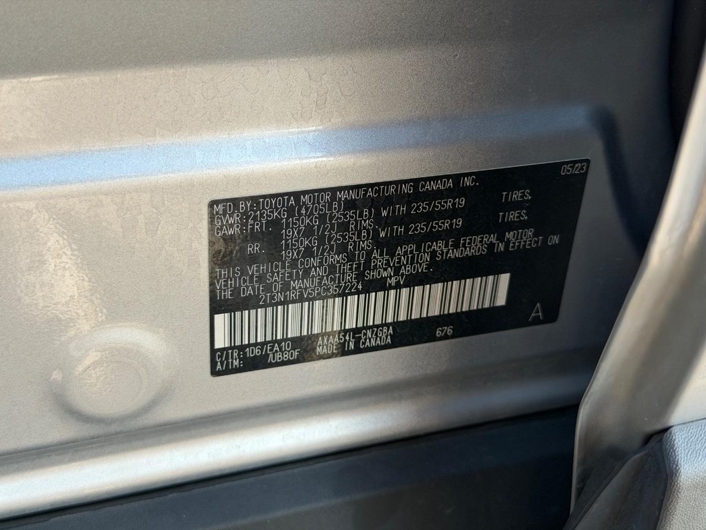 Toyota RAV4 Vehicle Full-screen Gallery Image 25
