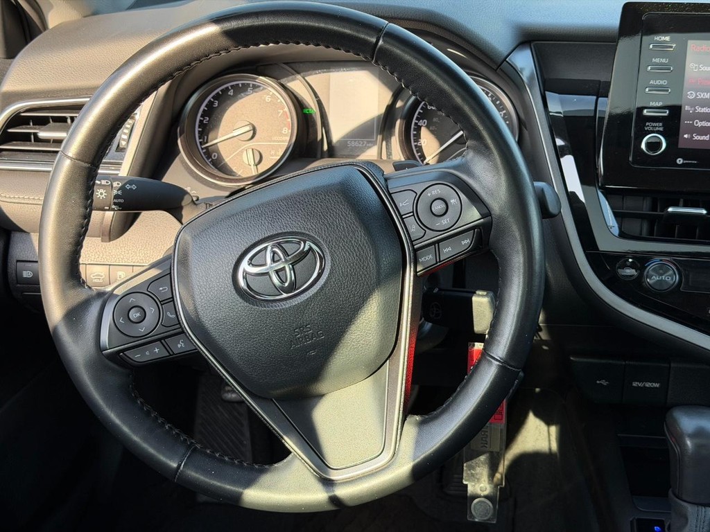 Toyota Camry Vehicle Full-screen Gallery Image 13